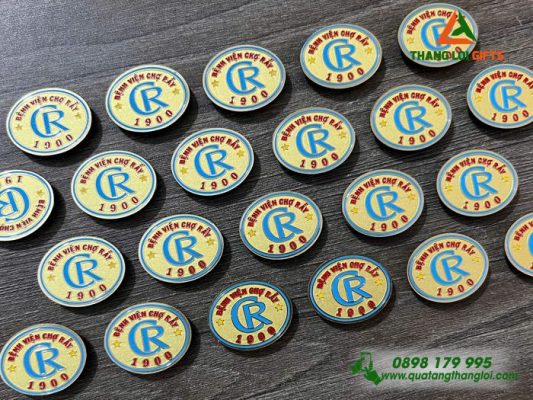 Huy Hiệu Cài Áo Nam Châm Hít - In Logo Bệnh Viện Chợ Rẫy