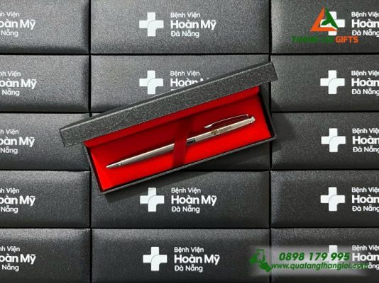 Bút Ký Kim Loại Xoay – Khắc Logo Bệnh Viện Hoàn Mỹ Đà Nẵng