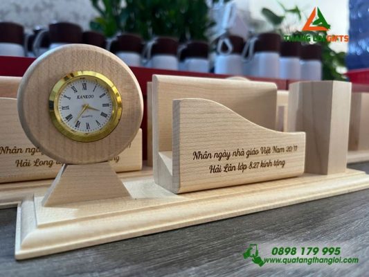 Đồng Hồ Gỗ Để Bàn – Khắc Logo Làm Quà Tặng Thầy Cô Giáo