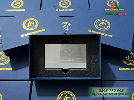 Hộp Đựng Namecard Kim Loại - Khắc Logo Trường Đại Học An Giang