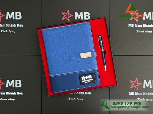 Bộ Quà Tặng VIP (Sổ Sạc Đa Năng+Bút Ký) In Khắc Logo Ngân Hàng MB Bank