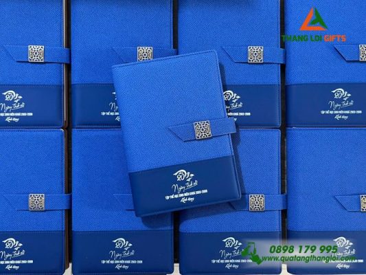Sổ Da Bìa Còng Màu Xanh In Logo Kỷ Niệm 20 Năm Ngày Trở Về