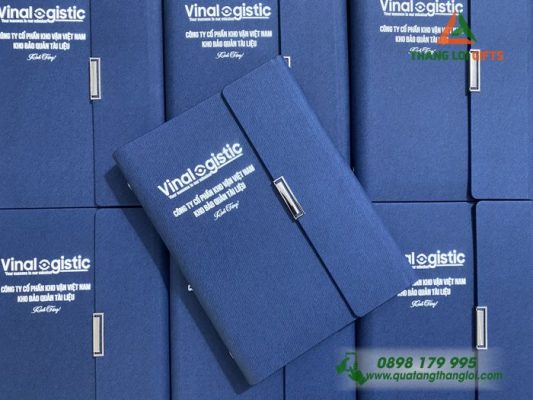 Sổ Da Bìa Còng Gập 3 Màu Xanh In Logo Doanh Nghiệp Vina Logistics
