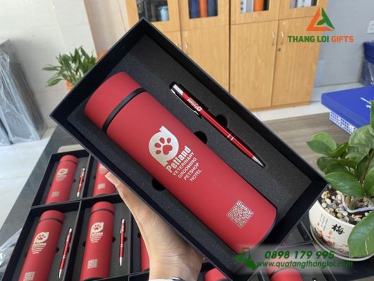  Combo Quà Tặng (Bình+Bút) Màu Đỏ Khắc Logo Phòng Khám Thú Y PETLAND