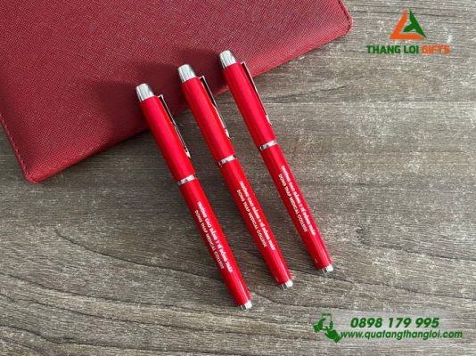 Bút Ký Kim Loại Màu Đỏ Khắc Logo Trường Cao Đẳng Y Tế Đồng Tháp