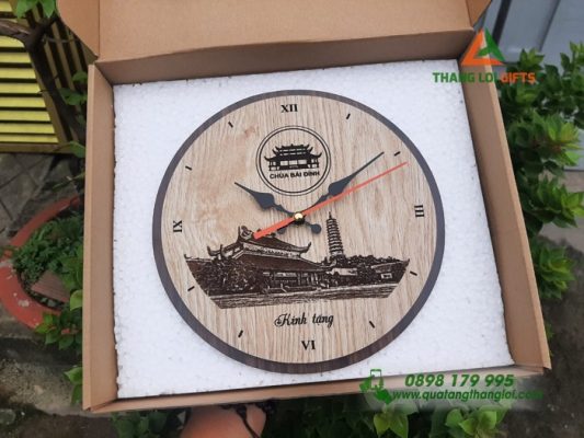 Đồng Hồ Gỗ Để Bàn Khắc Theo Yêu Cầu